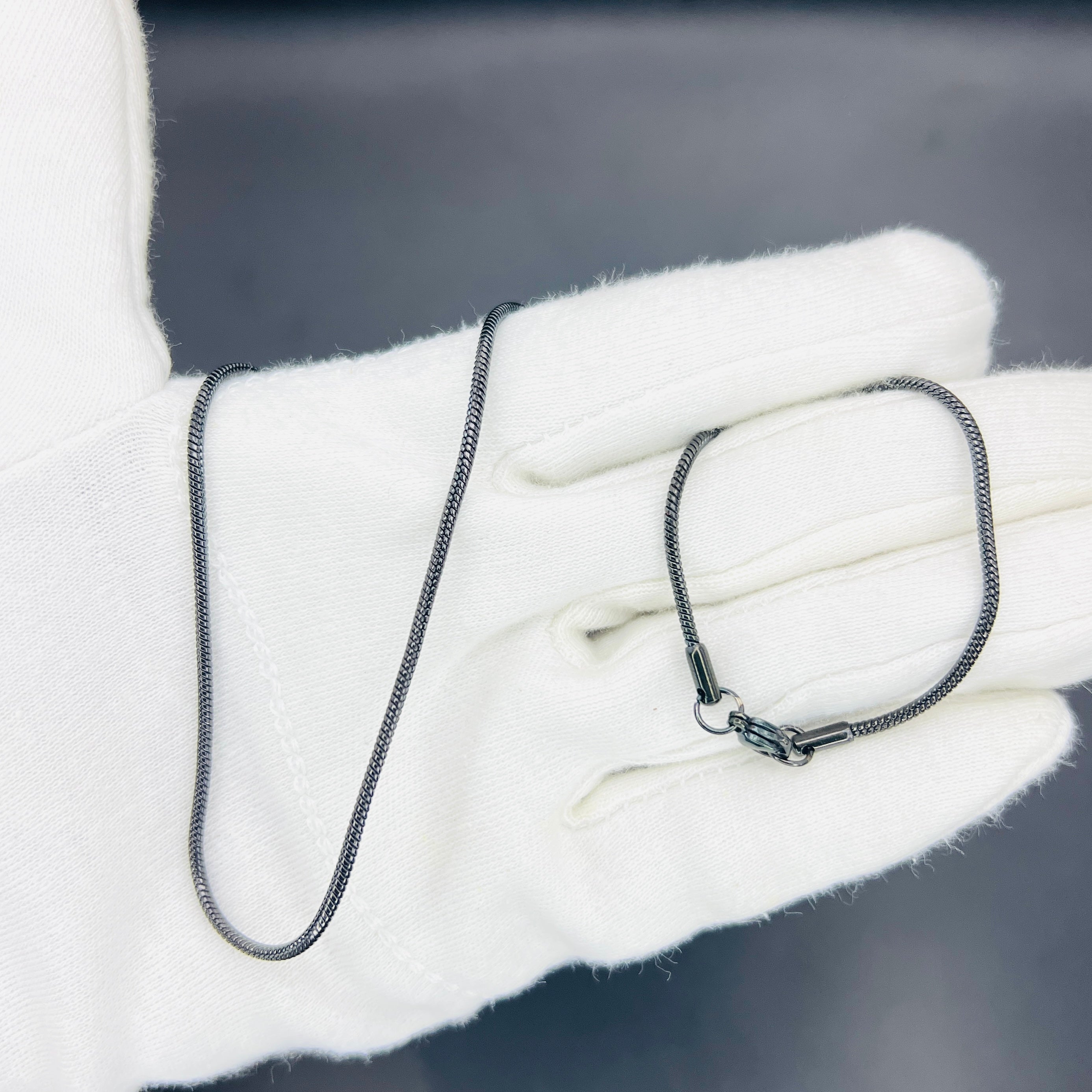 Thin Neck Snake Necklace